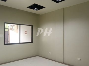 PH992 Townhouse for Sale in Fairview at 6.8M