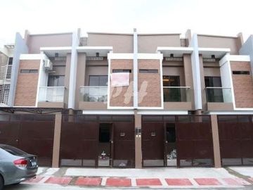 PH992 Townhouse for Sale in Fairview at 6.8M