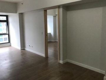 1BR UNIT AT THE SANDSTONE FOR SALE