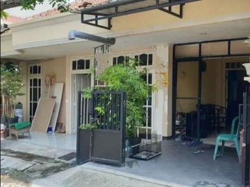 Rumah tenggilis strategis Hadap selatan Row 2 mobil