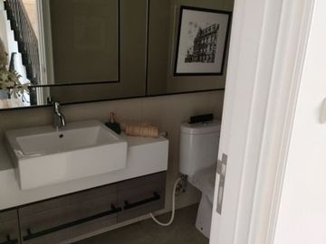 SUTERA WINONA RUMAH MEWAH 3 LANTAI LUAS SEKALI DEKAT TOL MALL MURAH