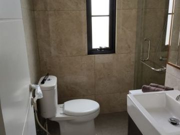 SUTERA WINONA RUMAH MEWAH 3 LANTAI LUAS SEKALI DEKAT TOL MALL MURAH