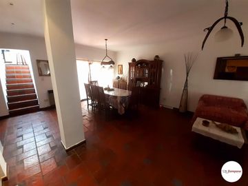 Venta Casa 6 ambientes con cochera patio terraza permuta por menor valor en CABA - Villa Devoto