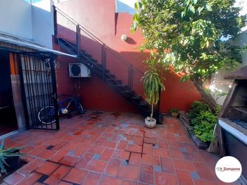 Venta Casa 6 ambientes con cochera patio terraza permuta por menor valor en CABA - Villa Devoto