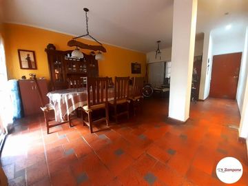 Venta Casa 6 ambientes con cochera patio terraza permuta por menor valor en CABA - Villa Devoto