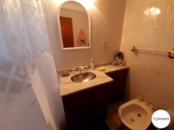 Venta Casa 6 ambientes con cochera patio terraza permuta por menor valor en CABA - Villa Devoto