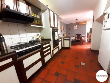 Venta Casa 6 ambientes con cochera patio terraza permuta por menor valor en CABA - Villa Devoto