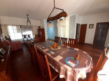 Venta Casa 6 ambientes con cochera patio terraza permuta por menor valor en CABA - Villa Devoto