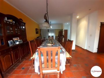 Venta Casa 6 ambientes con cochera patio terraza permuta por menor valor en CABA - Villa Devoto