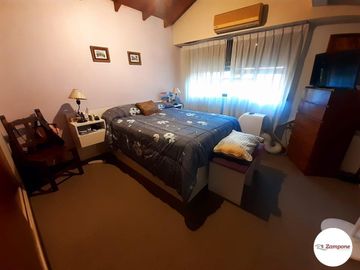 Venta Casa 6 ambientes con cochera patio terraza permuta por menor valor en CABA - Villa Devoto