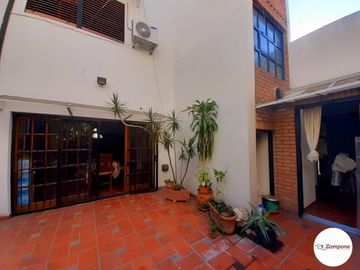 Venta Casa 6 ambientes con cochera patio terraza permuta por menor valor en CABA - Villa Devoto