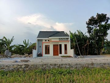Rumah Proses Bangun Timur Jogja dekat Puskesmas Piyungan