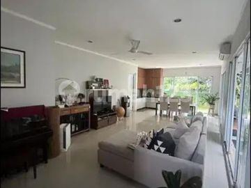 Rumah SHM terawat lokasi dekat Tol Aeon Mall  di De Park BSD CITY