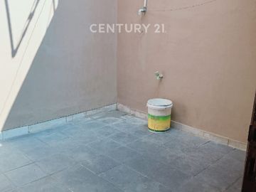 RUMAH LOKASI DI JALAN RAYA CEMPAKA PUTIH BEBAS BANJIR
