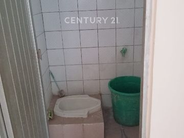 RUMAH LOKASI DI JALAN RAYA CEMPAKA PUTIH BEBAS BANJIR