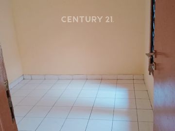 RUMAH LOKASI DI JALAN RAYA CEMPAKA PUTIH BEBAS BANJIR