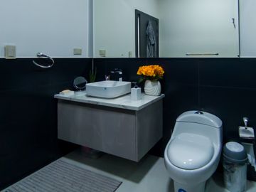 I3 CASA DE VENTA EN TUMBACO