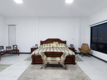 I3 CASA DE VENTA EN TUMBACO