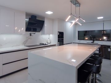 I3 CASA DE VENTA EN TUMBACO