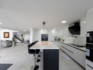 I3 CASA DE VENTA EN TUMBACO