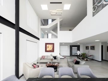 I3 CASA DE VENTA EN TUMBACO