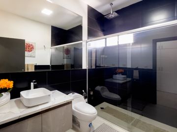 I3 CASA DE VENTA EN TUMBACO