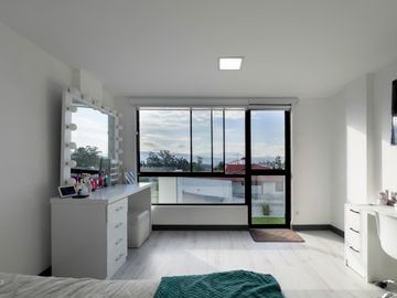 I3 CASA DE VENTA EN TUMBACO
