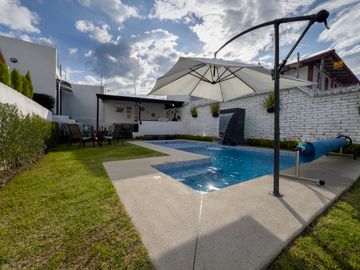 I3 CASA DE VENTA EN TUMBACO