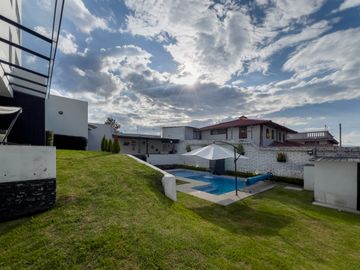 I3 CASA DE VENTA EN TUMBACO