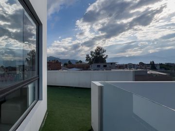 I3 CASA DE VENTA EN TUMBACO