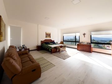 I3 CASA DE VENTA EN TUMBACO