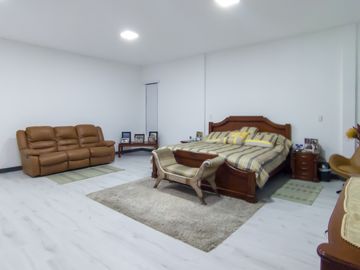 I3 CASA DE VENTA EN TUMBACO