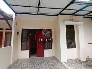Rumah Dua kamar tidur Bagus harga Murah. 1985 DP