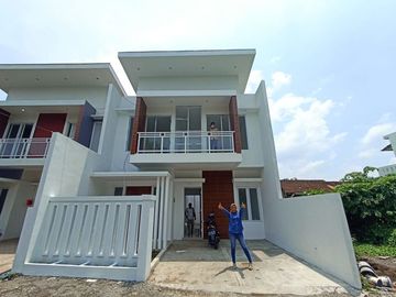 RUMAH 2 LANTAI MURAH DI JOGJA DEKAT SLEMAN CITY HALL
