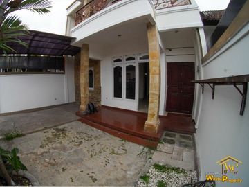 RUMAH 2 LANTAI CANTIK SIAP HUNI DI KEROBOKAN BADUNG