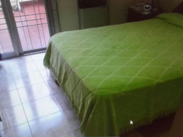 LANUS: CASA EN PH, POSEE JARDIN ,PATIO, TERRAZA Y 2 DORMITORIOS