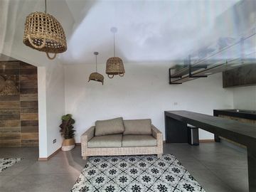 Seminueva Casa en condominio, venta de 4 dorm. Los Angeles
