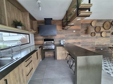 Seminueva Casa en condominio, venta de 4 dorm. Los Angeles