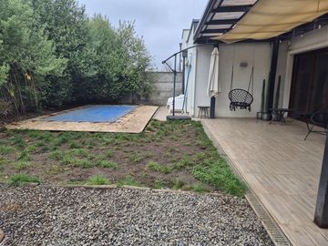 Seminueva Casa en condominio, venta de 4 dorm. Los Angeles