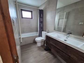 Seminueva Casa en condominio, venta de 4 dorm. Los Angeles
