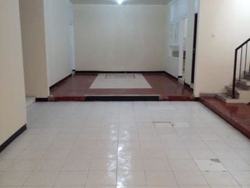 Rumah di Jemursari, Hadap Utara, Row jalan 6 meter
