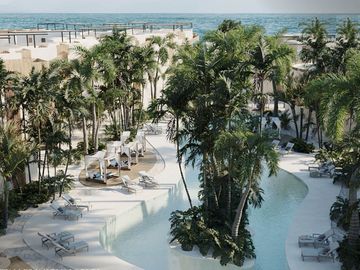 Condominio frente al mar, con club de playa, areas verdes y amenidades, en pre-c