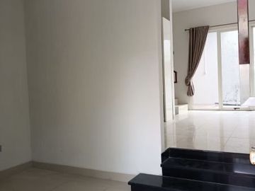 Rumah Bagus Dengan 4 KT Di Kebayoran Bintaro Sektor 7 - CW/IW 6404