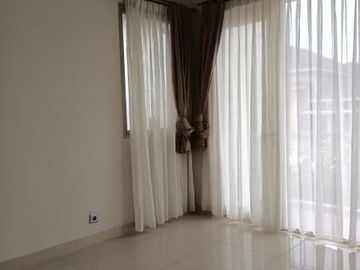 Rumah Bagus Dengan 4 KT Di Kebayoran Bintaro Sektor 7 - CW/IW 6404