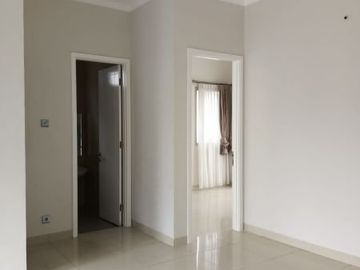 Rumah Bagus Dengan 4 KT Di Kebayoran Bintaro Sektor 7 - CW/IW 6404