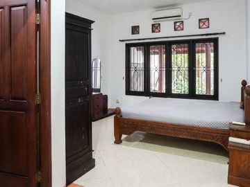 BUC! RUMAH SEMI VILLA FULL FURNISHED JALAN LEBAR DI KEROBOKAN DEKAT CANGGU