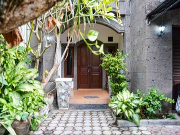 BUC! RUMAH SEMI VILLA FULL FURNISHED JALAN LEBAR DI KEROBOKAN DEKAT CANGGU