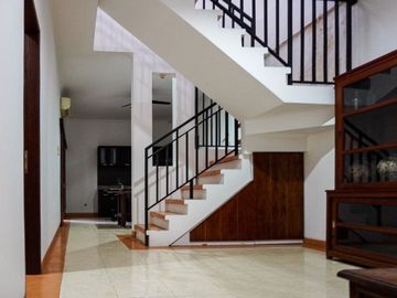 BUC! RUMAH SEMI VILLA FULL FURNISHED JALAN LEBAR DI KEROBOKAN DEKAT CANGGU