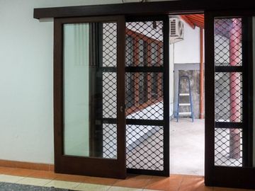 BUC! RUMAH SEMI VILLA FULL FURNISHED JALAN LEBAR DI KEROBOKAN DEKAT CANGGU
