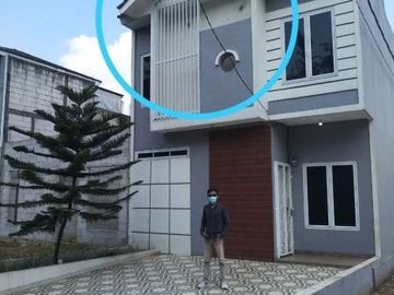 Rumah 2 lantai pinggir jalan termurah 7 menit dari stasiun cilebut SHM